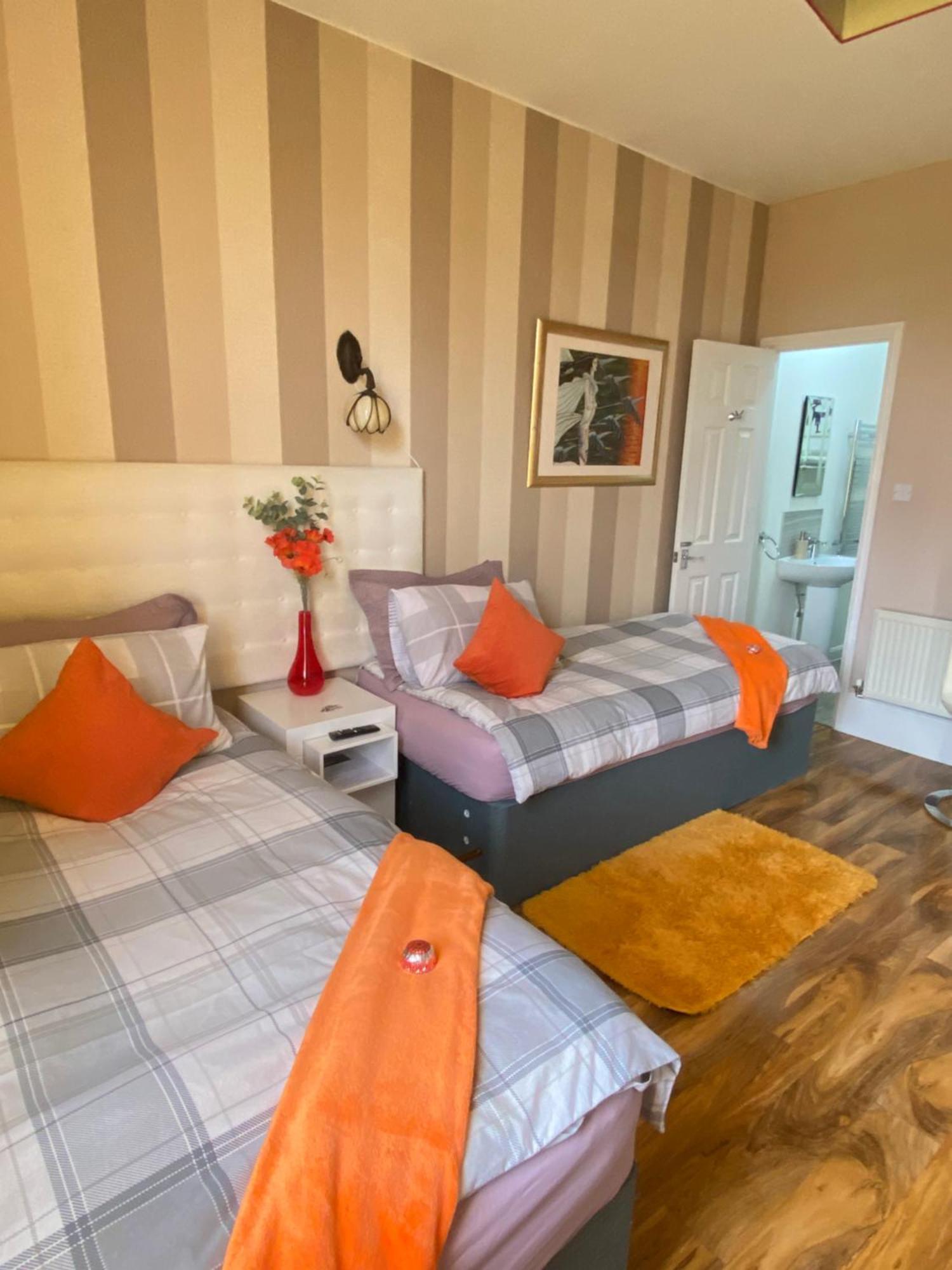 Upton Country Park Guest House Northampton Exterior photo