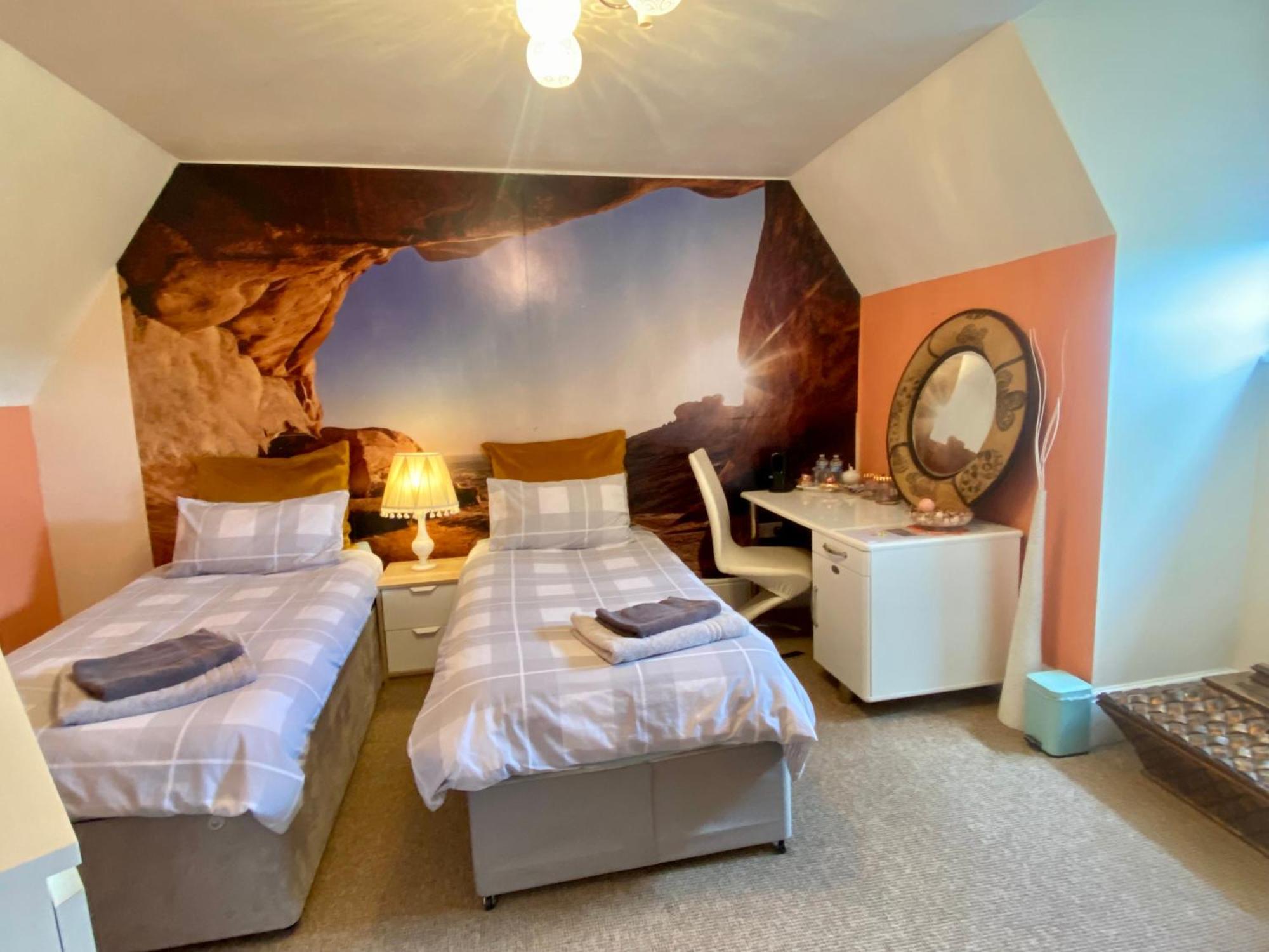 Upton Country Park Guest House Northampton Exterior photo