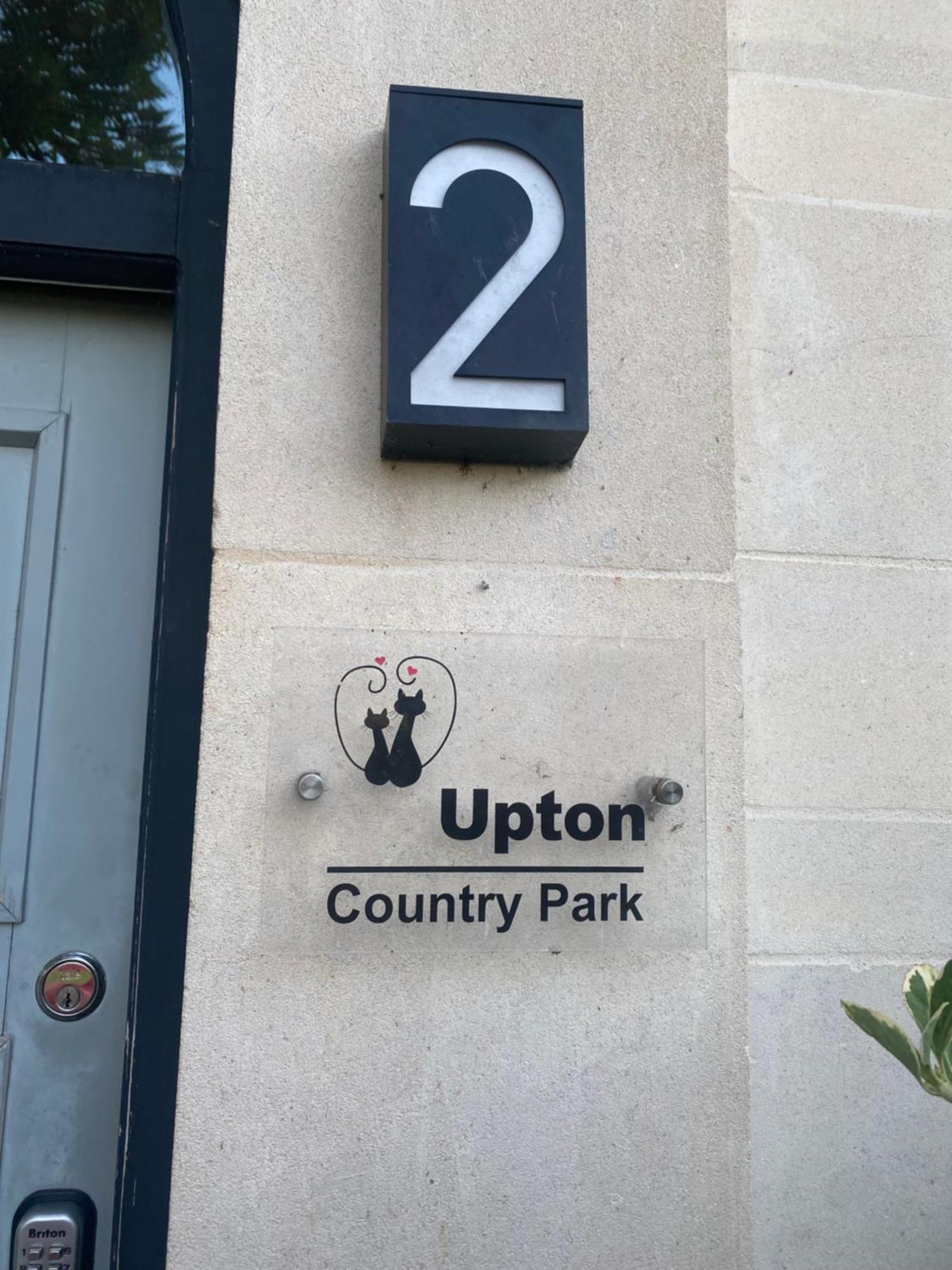 Upton Country Park Guest House Northampton Exterior photo