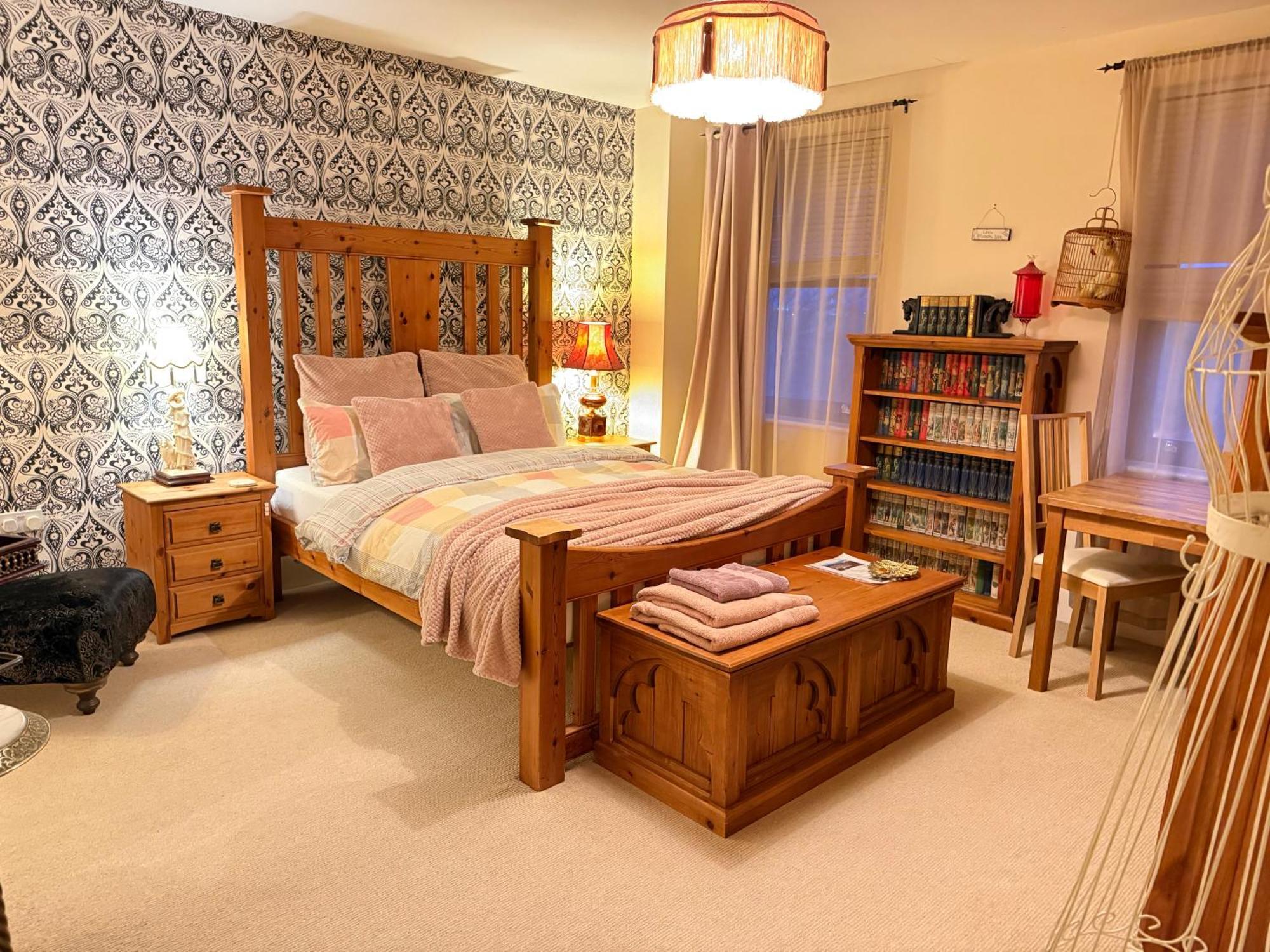 Upton Country Park Guest House Northampton Exterior photo